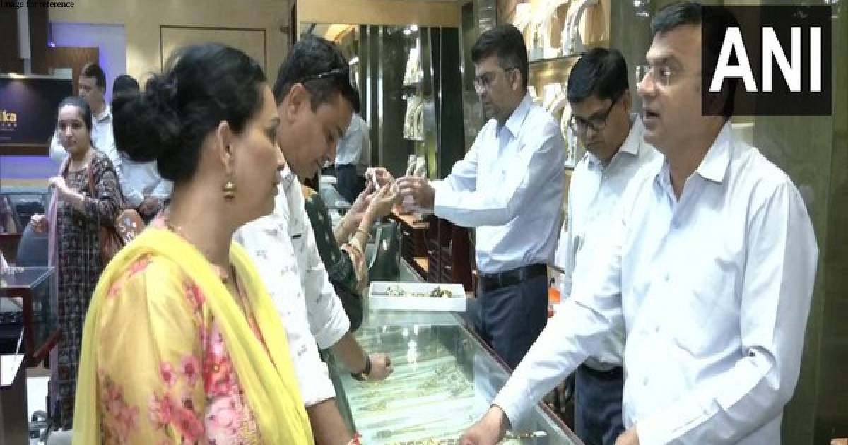 Gujarat: Prices of gold rise ahead of Dhanteras